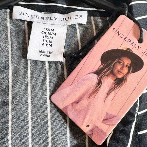 Sincerely Jules Blouse Womens size Medium striped satin Button Up Shirt Classic - Picture 12 of 13